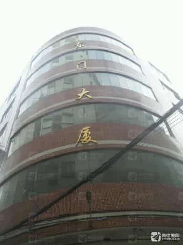 墓门东立柱及东门楼