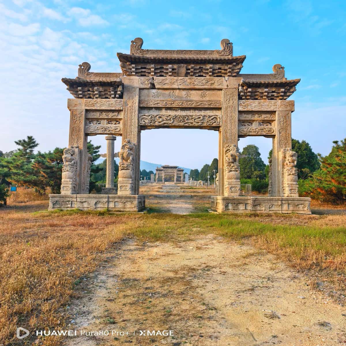 萧大亨墓地石刻