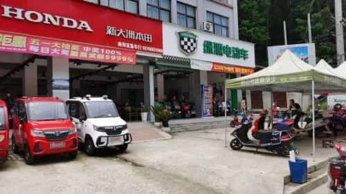 邓邦鉴夫妇墓