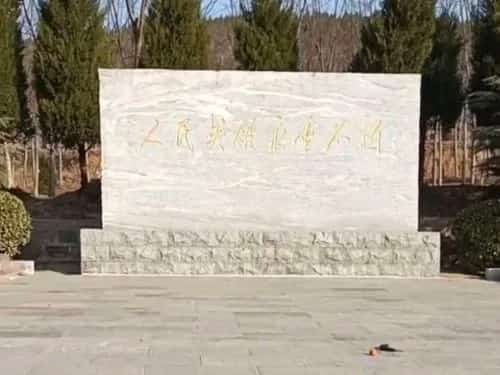 熊善隆烈士墓