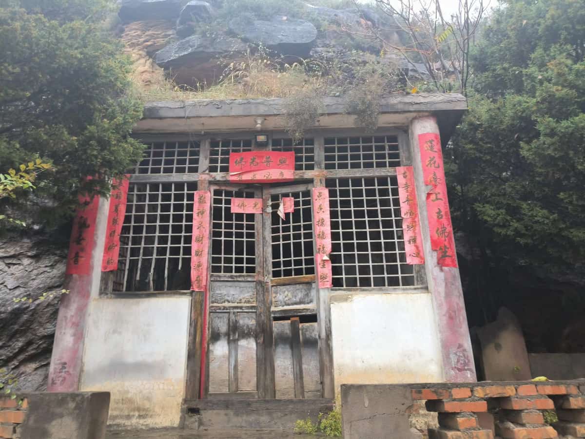 黄陵银洞沟石窟