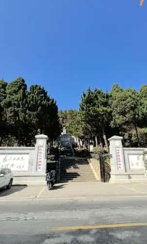 毛泽建烈士墓
