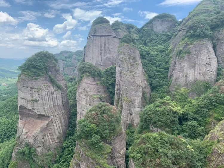 小武当山祖庙及崖墓