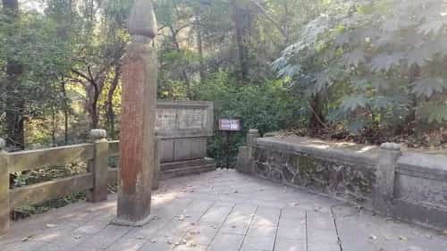 黄信一墓