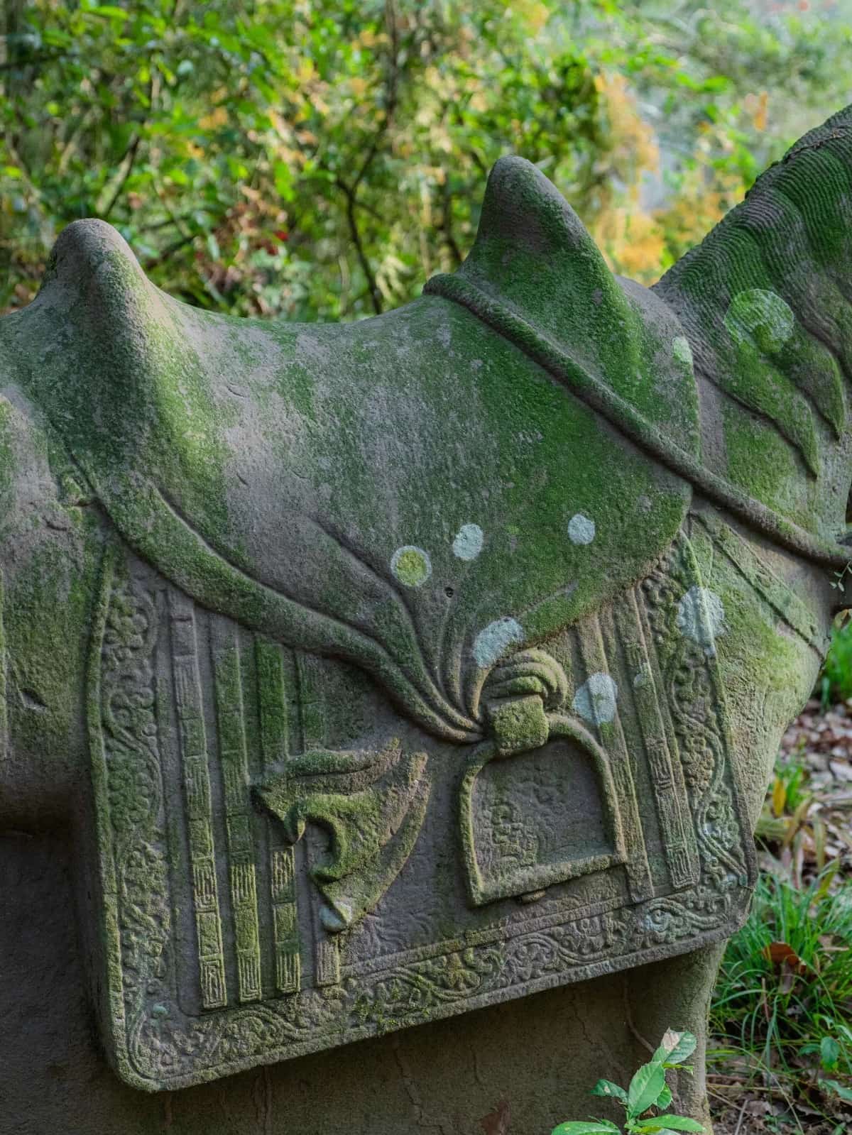 周弘宇墓道石刻