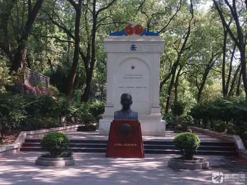 库里申科烈士墓