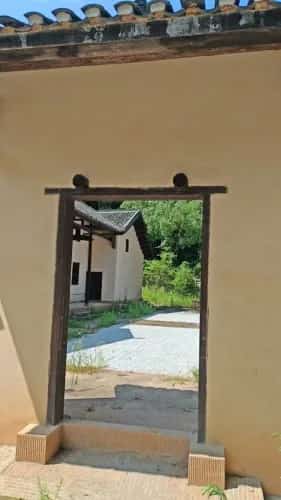 戴今吾故居及墓