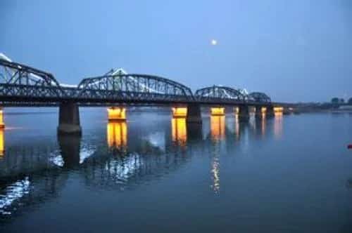 鸭绿江上游积石墓群