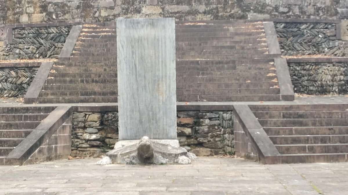 汪由敦墓石刻