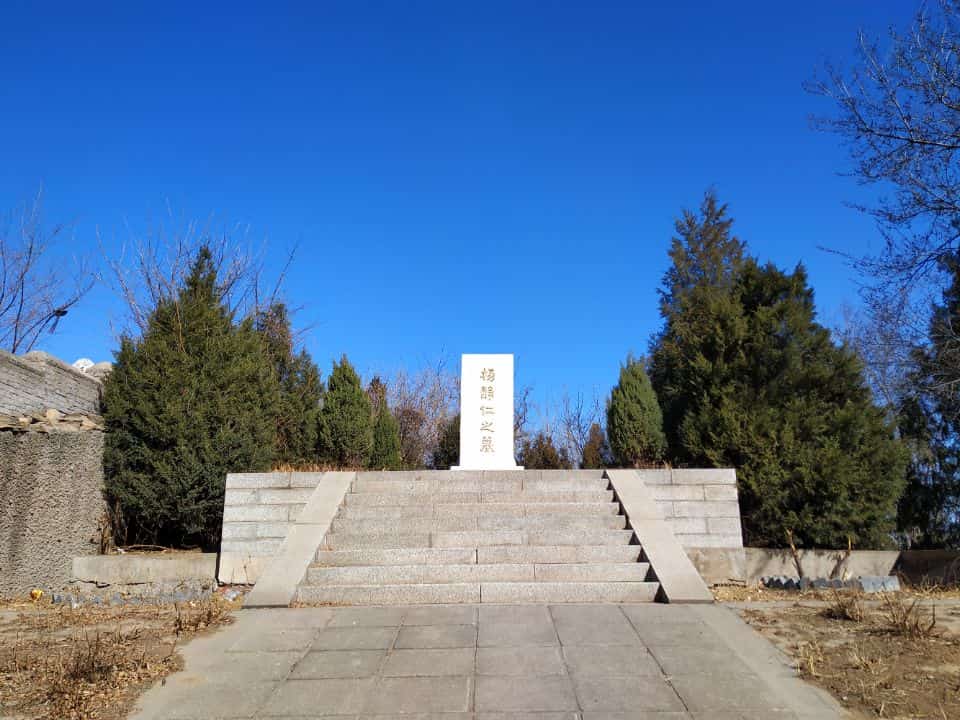 福路塔墓地